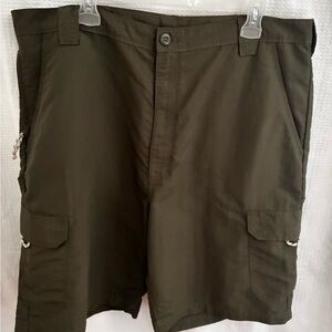 Wrangler men’s cargo shorts/ size 40/ 100% nylon